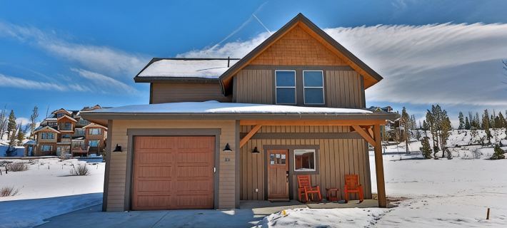 Have Fun/Relax in a Gorgeous Mountain Home, Well Equipped, Great Location Hotels in Fraser