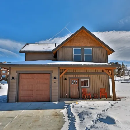 Have Fun/Relax in a Gorgeous Mountain Home, Well Equipped, Great Location