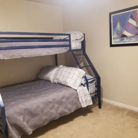 Recharge in quiet mountain neighborhood! Great 180 views! Nearby hiking &skiing!