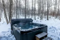 Vermont Summer Escape - Sleeps 8 with FirePit, Hot Tub, and Pet Friendly! - 4-Star