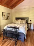 DeerRidge Lodge-Charming Retreat mins from Historic Franklin and Nashville. - balcony