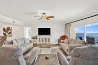 Oversize beachfront condo w/ Gulf view - Private Pools