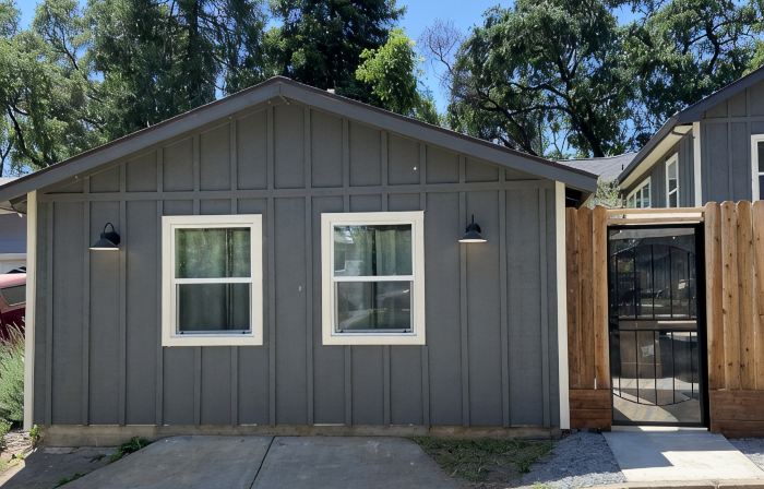 Dean's Garage: Car-Shop Themed Luxury Small Home, Central Auburn
