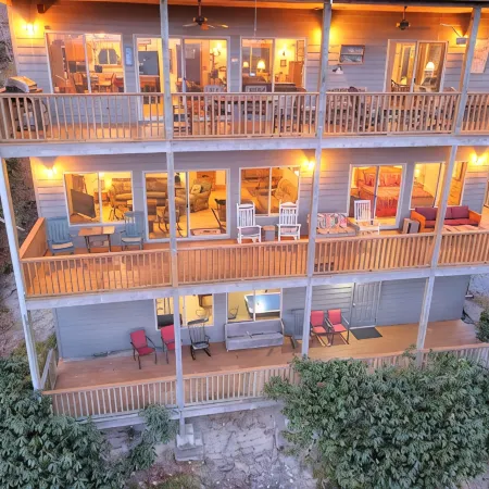 Sky's the Limit -Mountain View, Golf Course, Waterfalls, Game Room. Sleeps 14