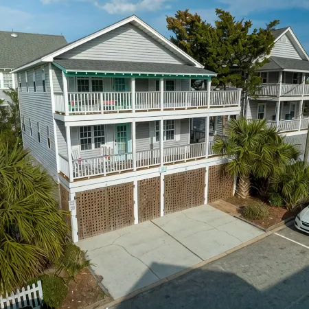Classic Beach Cottage on Oceanside of Wrightsville Beach -Lower Level