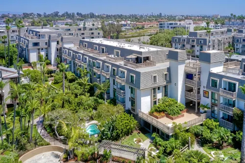 Northcoast Village Beautiful Penthouse w/ large rooftop deck and VIEWS! - ที่มีฟิตเนส