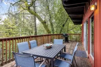The Cozy Pine Cone . Hot Tub- Deck & GrillForestville - บังกะโล