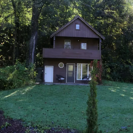 Creekside Cabin Getaway