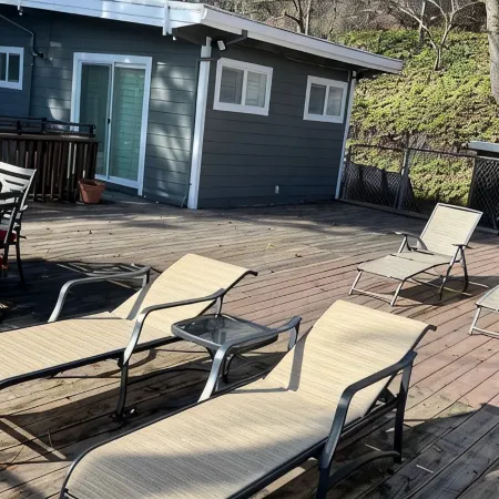 Waterfront home on Shasta Lake- Bar, Pool Table, Hot Tub, Boat Parking