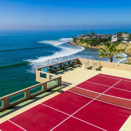Oceanfront Beach, Pool, Hot Tub, Pickleball, Movie Theater, Elevator & Golf Cart