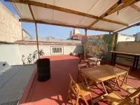 Urban Jungle Hostel - Hostels
