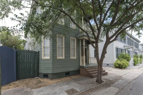 Fabulous Victorian/Walk 2 Forsyth/Offstreet Parking /Relaxed Cancellation Policy - Bungalows