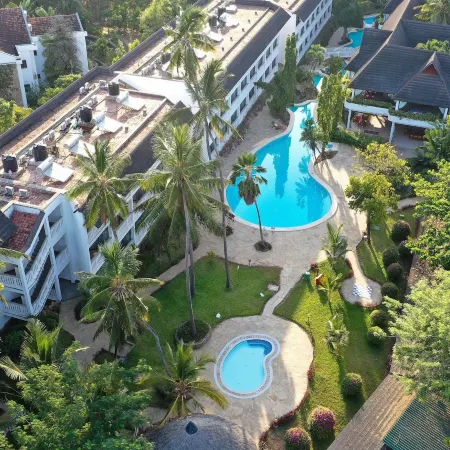 Travellers Beach Hotel & Spa