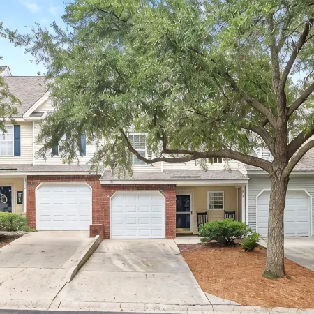 Queen Kelsey-Mins from Credit One-Pet Friendly Hotels in Berkeley County