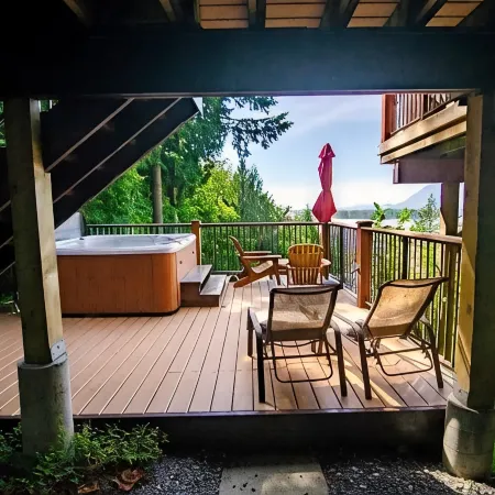 The Fraser River's Edge B&B Lodge