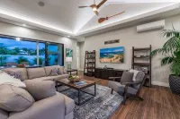 Beautiful Luxury Home, Walking Distance to Shops, Beaches & Fine Dining! - balcony