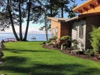 Secluded, peaceful, ocean front home. Close to all amenities/outdoor activities. - 4-Star