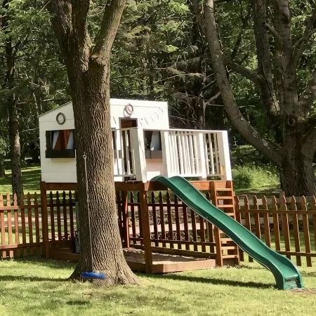 Devil's Lake Cottage - Family Friendly a block from State Park Entrance! Skiing