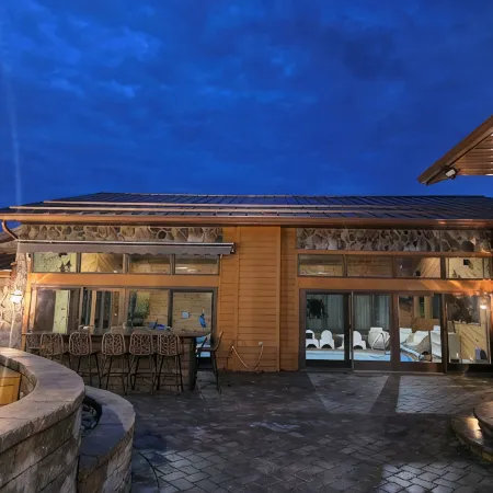VellaVue Luxury Estate: Private Indoor Pool, Sauna, Gym & Theater – Sleeps 20
