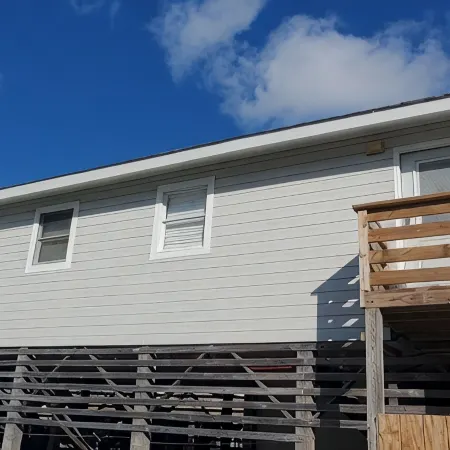 Steps to the Beach Pet friendlyHouse. Pool & hot tub! 3 minute walk to beach!
