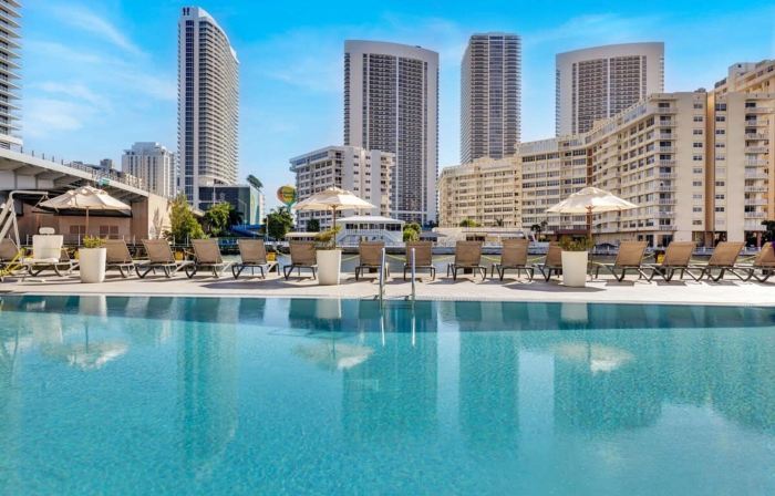Spectacular Balcony Plus Near Beach, Gym, Pool