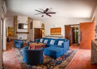 Mi Villa Cabo - 4 bedroom amazing location in downtown Cabo San Lucas - Bungalows