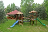 Hotel - Dworek Tryumf - parking
