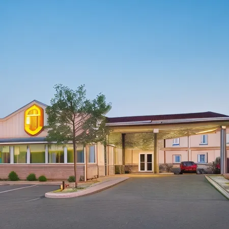 Super 8 by Wyndham Brandon MB