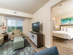 Soka Suites Dallas - Las Colinas