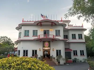Shah's Beach Resort Hoteles en Tanjung Kling