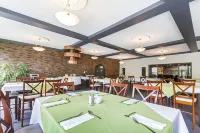 Travelodge by Wyndham Trois-Rivieres Hotels in Trois-Rivieres