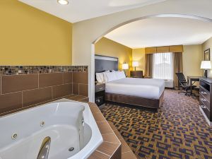 Holiday Inn Express & Suites Marysville