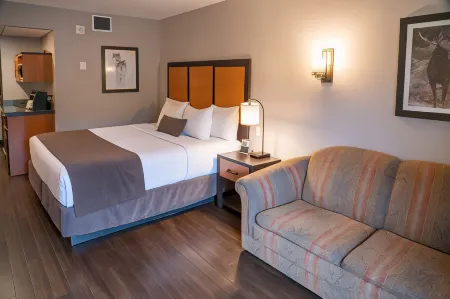 Pocaterra Inn and Waterslide Отели в г. Канмор