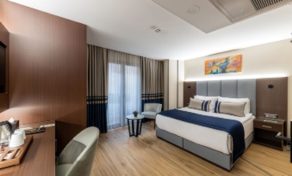 Aprilis Deluxe Hotel