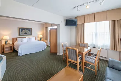 Ramada by Wyndham Thunder Bay Airlane Hotel Hotels near Centennial Square