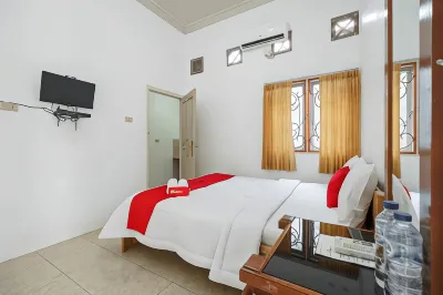 RedDoorz Syariah Near Watervang Lubuk Linggau 2 Hotels in Taba Jemekeh