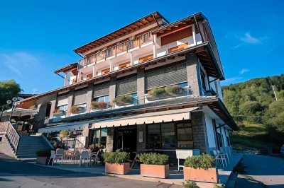 Albergo Moderno & Spa Hotel dekat Borgo di Arnosto