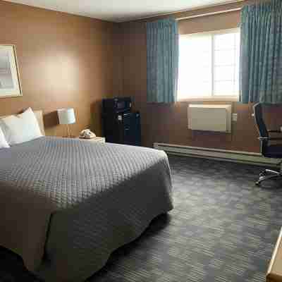 Lakeside Motor Inn Rooms