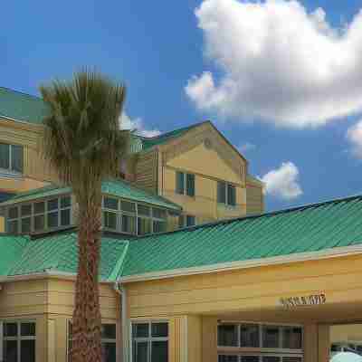 Hilton Garden Inn Houston-Pearland Hotel Exterior