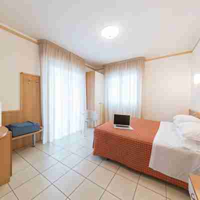 Ristorante Hotel Lucia - 100 mt Dal Mare Rooms