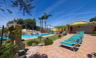 Villa Vacanze Paradiso - Oasi di Tranquillità Con Piscina e Giardino a 10 Min Dal Mare