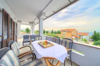 Apartments Loncar Các khách sạn gần Inn Palace