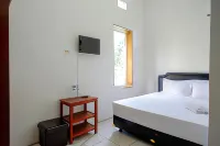 Pandawa Guest House At Ngaliyan Square Mitra RedDoorz Hotel dekat Taman Rw VII Ngaliyan Semarang