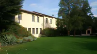 Hotel Villa Nabila Отели в г. Пегоньяга