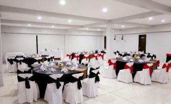 1. Hotel Tu..
