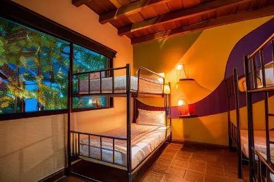 Yes Please! Hostel Hotels in Santa Ana