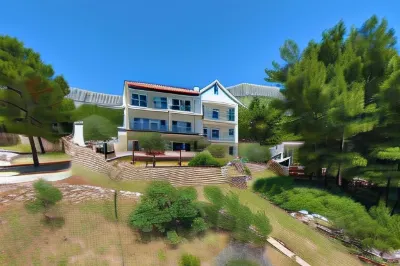 Redstone Luxury Apartments