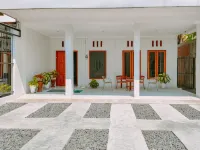 RedDoorz at Omah Candi Sari Near Airport Yia