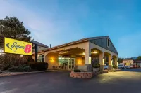 Super 8 by Wyndham Nau/Downtown Conference Center Hotel di Flagstaff