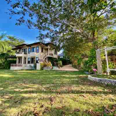 Tahanan Resort Hotel Exterior